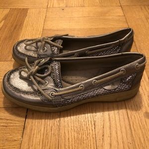 Angelfish size 6.5 silver sperry’s